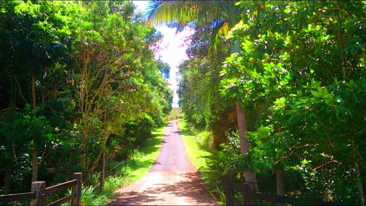 The Barn Villa Bangalow Esterno foto